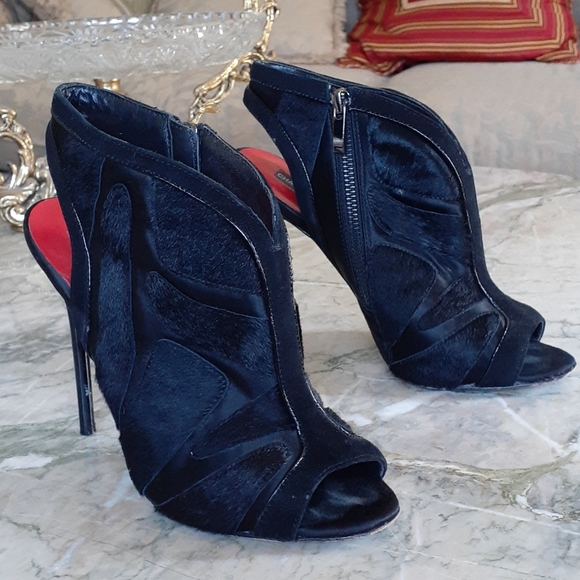 Charles Jourdan shoes fur heels